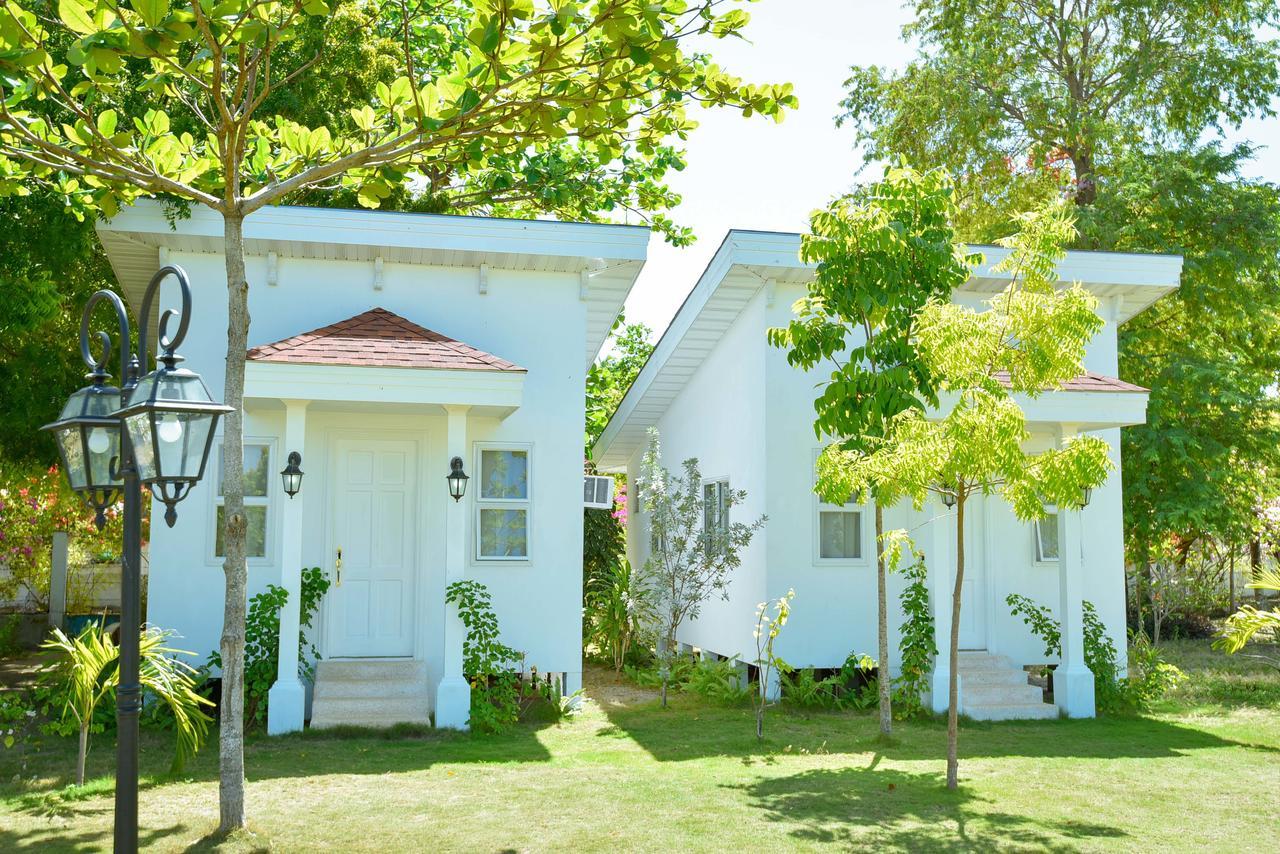 Casablanca By The Sea Hotel Olango Island Exterior photo